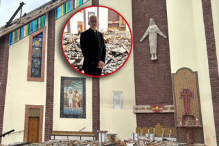 Pokruszony beton w miejscu ołtarza, dziura w ścianie w miejscu tabernakulum. Ten widok łamie serce 