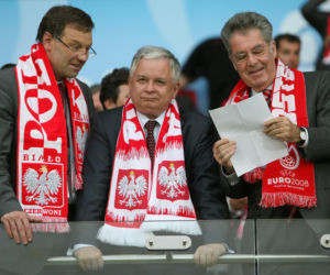 Lech Kaczyński i Jarosław Kaczyński na sportowych zdjęciach
