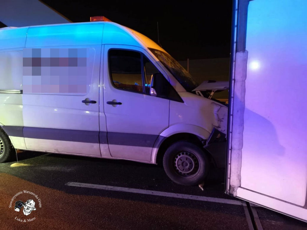 Wypadek na S8, TIR wjechał w drogowców