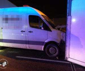 Wypadek na S8, TIR wjechał w drogowców