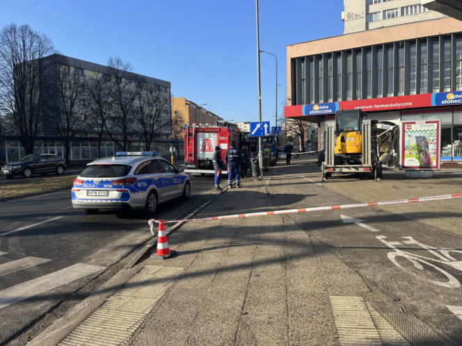 Koparka wjechała do apteki