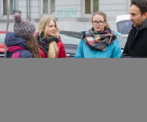 Na Wspólnej odc. 2259. Tosia (Julia Lewenfisz-Górka), Kornacki (Łukasz Matecki), Zosia (Malwina Dubowska), Basia (Daria Burakowska)