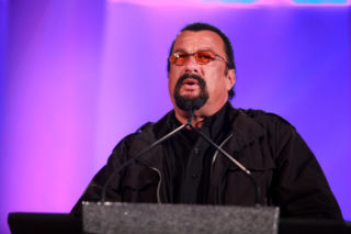 Stara szkoła kina akcji i bezwzględny Steven Seagal. Mocny hit już dziś w TV Puls