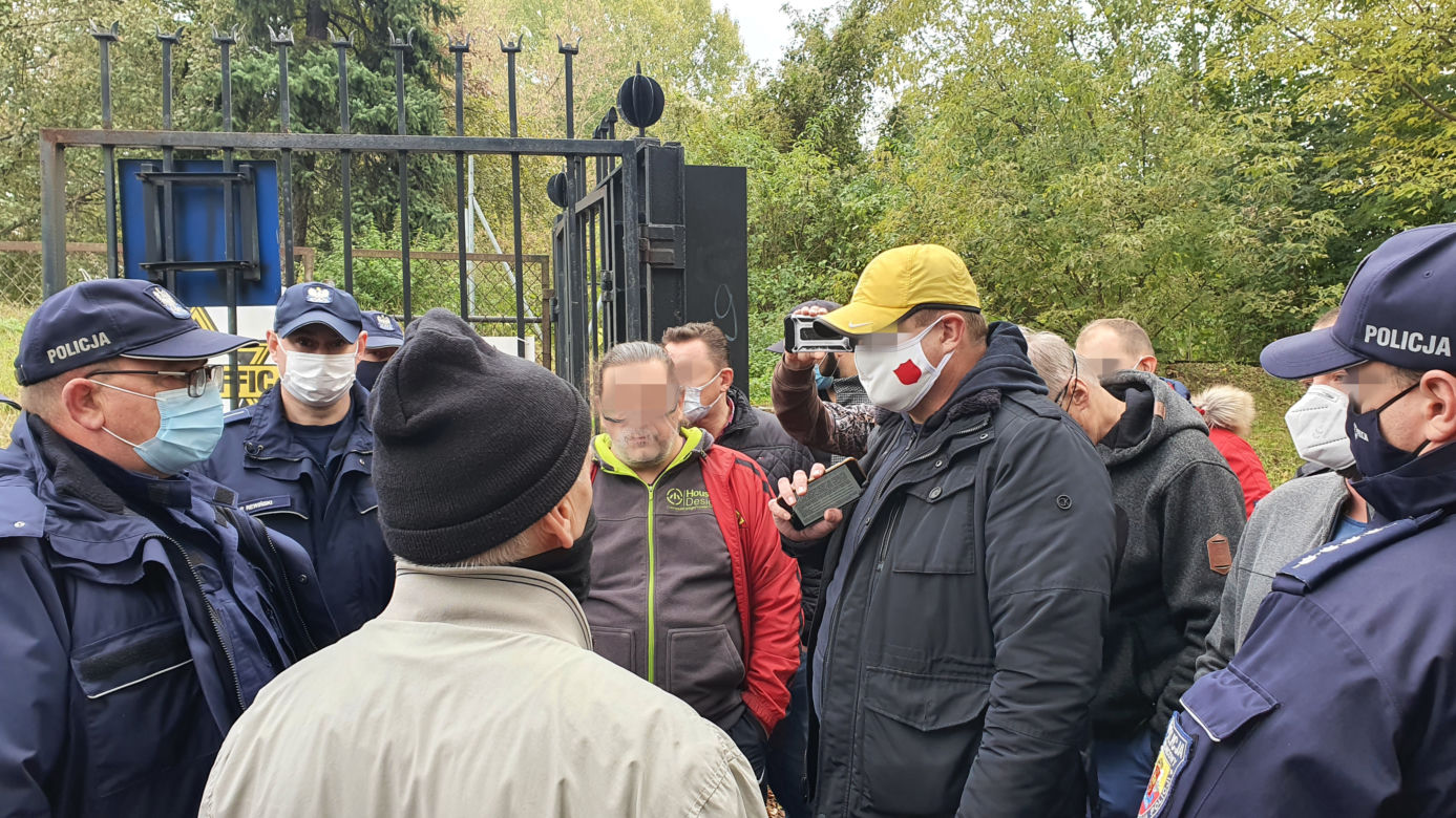 Policja przed stadionem Skry. Siłowe przejęcie
