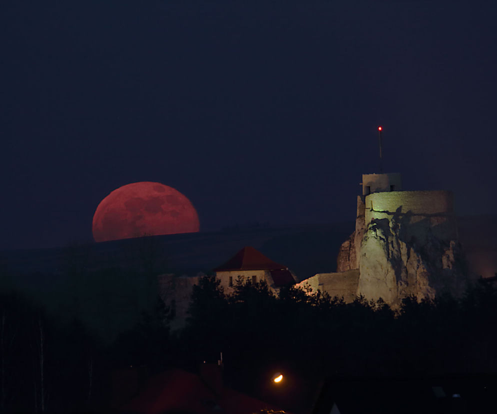 Niezwykły widok na Zamek w Rabsztynie
