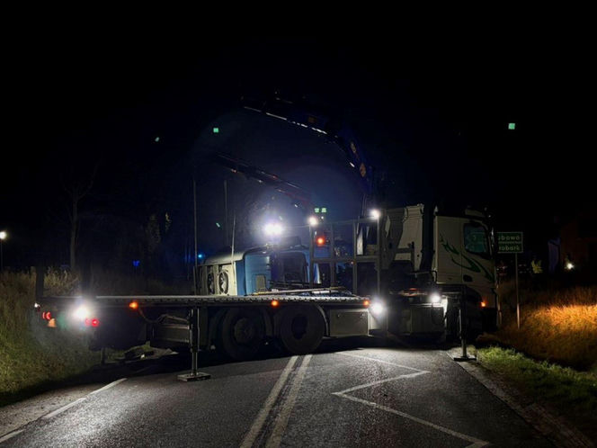 Cysterna przewróciła się na krajowej "szesnastce"