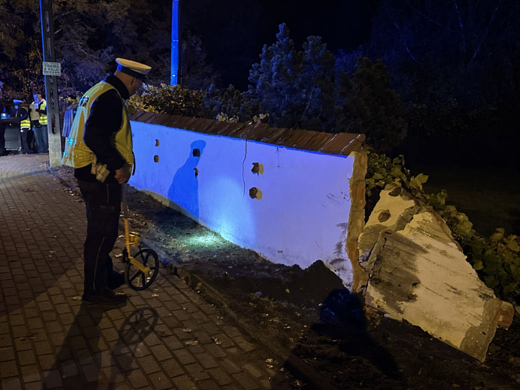 Mercedesem staranował 9 aut. Nocna demolka na Targówku