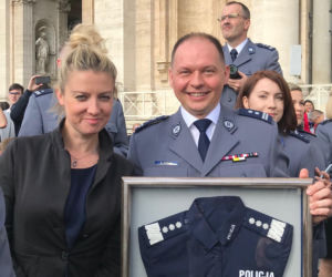 Selfie z Franciszkiem? Małopolscy policjanci na audiencji w Watykanie