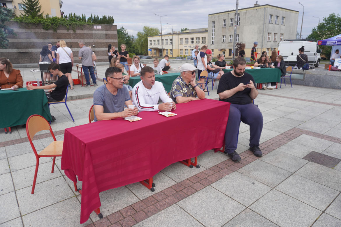 Piknik mieszkańców z karatekami w Skarżysku-Kamiennej