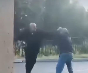 Znaleźli go zakrwawionego, ale milczał. Policjanci krok po kroku odkryli mroczną prawdę
