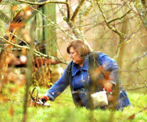 Anna Komorowska w ogrodzie