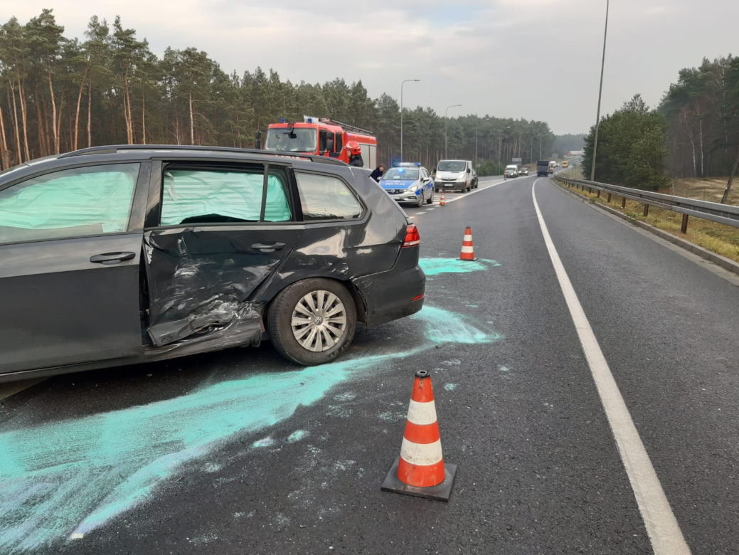 Niespokojny poranek pod Toruniem. Kierowca "osobówki" w szpitalu!