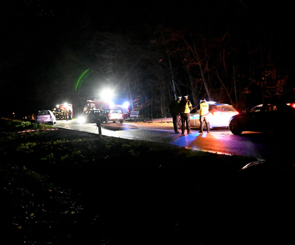 Tragiczny wypadek pod Kołbaczem. Zderzyły się trzy samochody. Nie żyje starsza kobieta