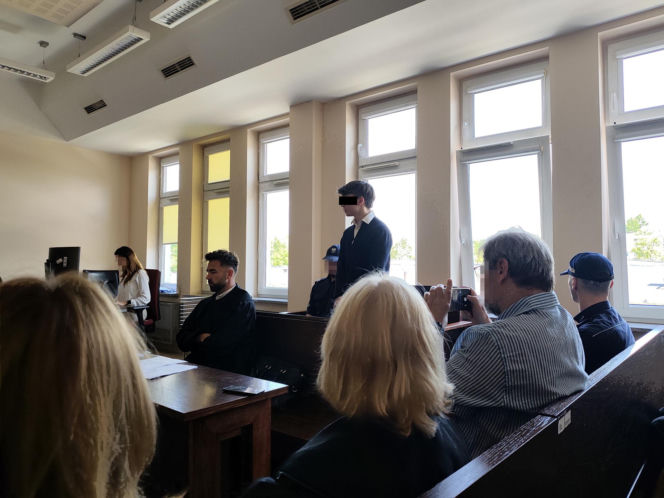 Jechał pod wpływem alkoholu, rozbił mercedesa o słup. 18-letnia Ania zginęła na miejscu