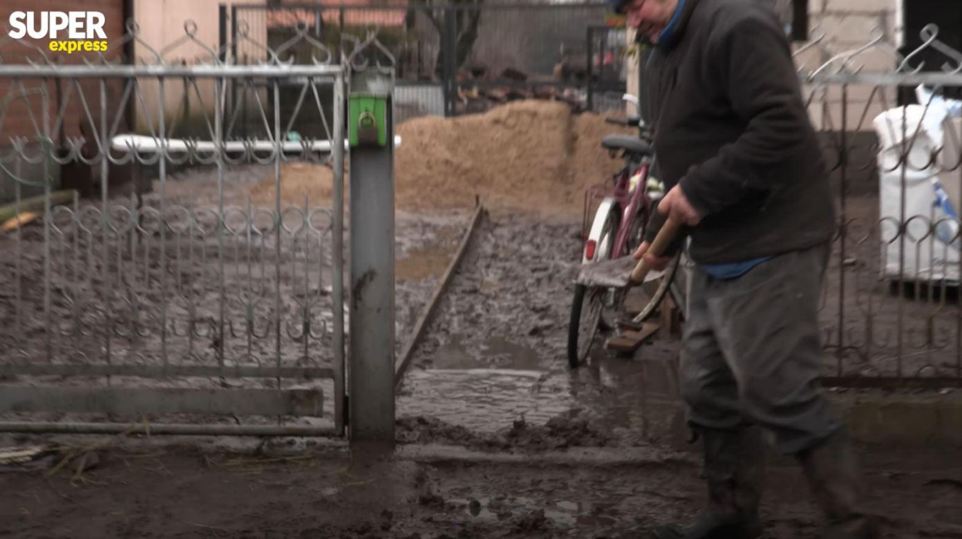 Rolnicy. Podlasie. Gienek z Plutycz chciał dobrze, ale wyszło tragicznie. Co na to turystki w białych kozaczkach?