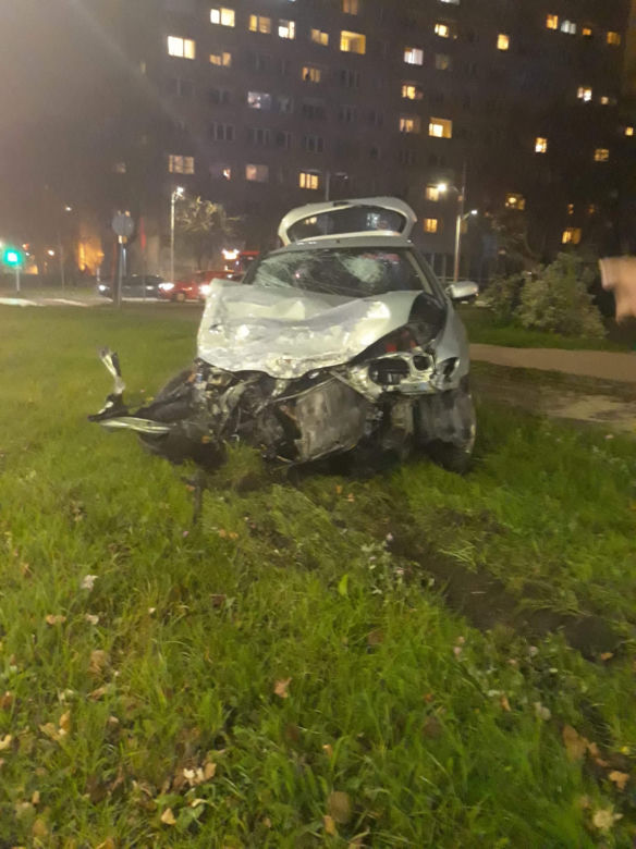 Dramatyczny wypadek radiowozu w centrum Częstochowy. Ranni policjanci trafili do szpitala [ZDJĘCIA]