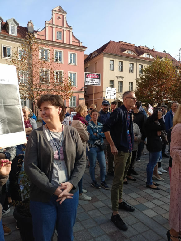 Pikieta urzędników poznańskich na Placu Kolegiackim