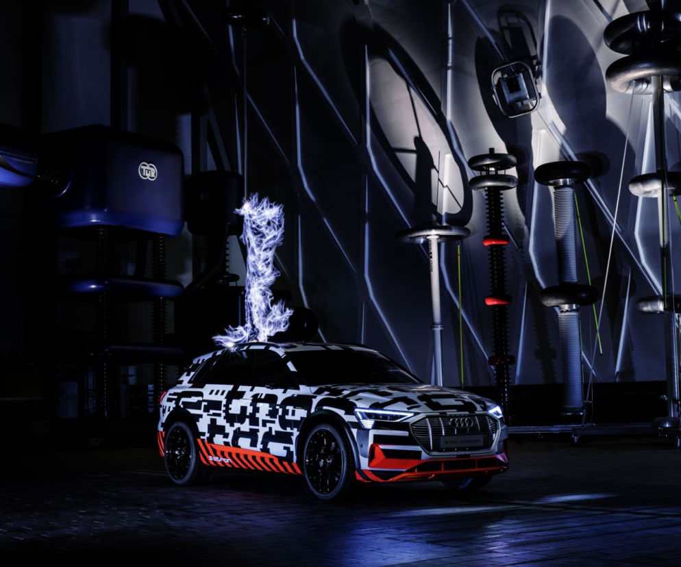 Audi e-tron w klatce Faradaya