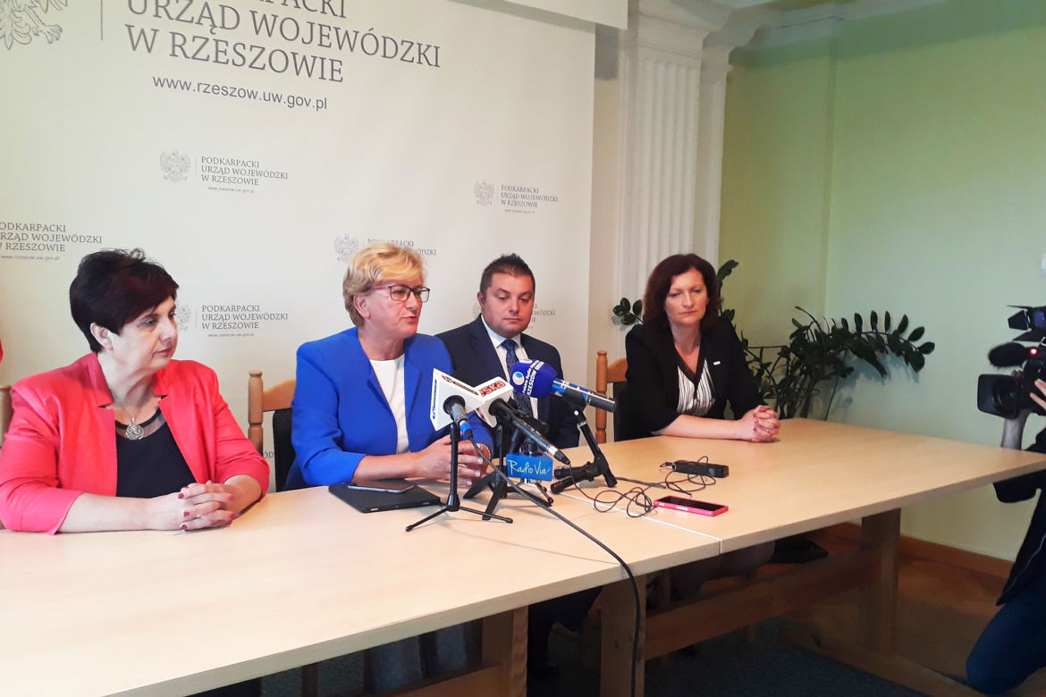 12 nowych ambulansów na Podkarpaciu - umowa podpisana
