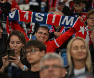 Tak kibice Wisły Kraków bawili się na trybunach. Znajdź się na zdjęciach