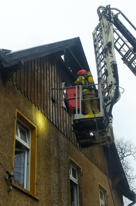 Pożar domu w Karpnikach na Dolnym Śląsku