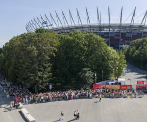 Tłumy w Warszawie! Czekają na koncert Bad Bunny'ego