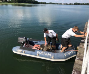 Plaża w Wąsoszu zamknięta. Rozpoczął się czwarty dzień poszukiwań chłopców na jeziorze [ZDJĘCIA]