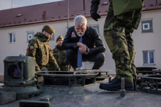 Czeski rząd zmniejsza nieco planowane wydatki na obronność