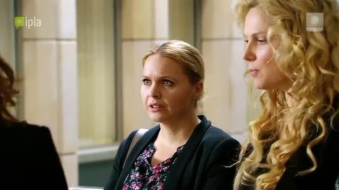 Przyjaciółki 3 sezon odcinek 29 (odc. 3). Anka (Magdalena Stużyńska), Patrycja (Joanna Liszowska)