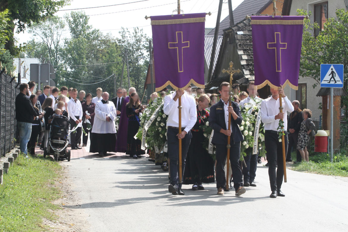 Wypadek na przejeździe kolejowym. Pogrzeb 18-letniej Angeliki