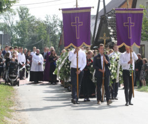 Wypadek na przejeździe kolejowym. Pogrzeb 18-letniej Angeliki