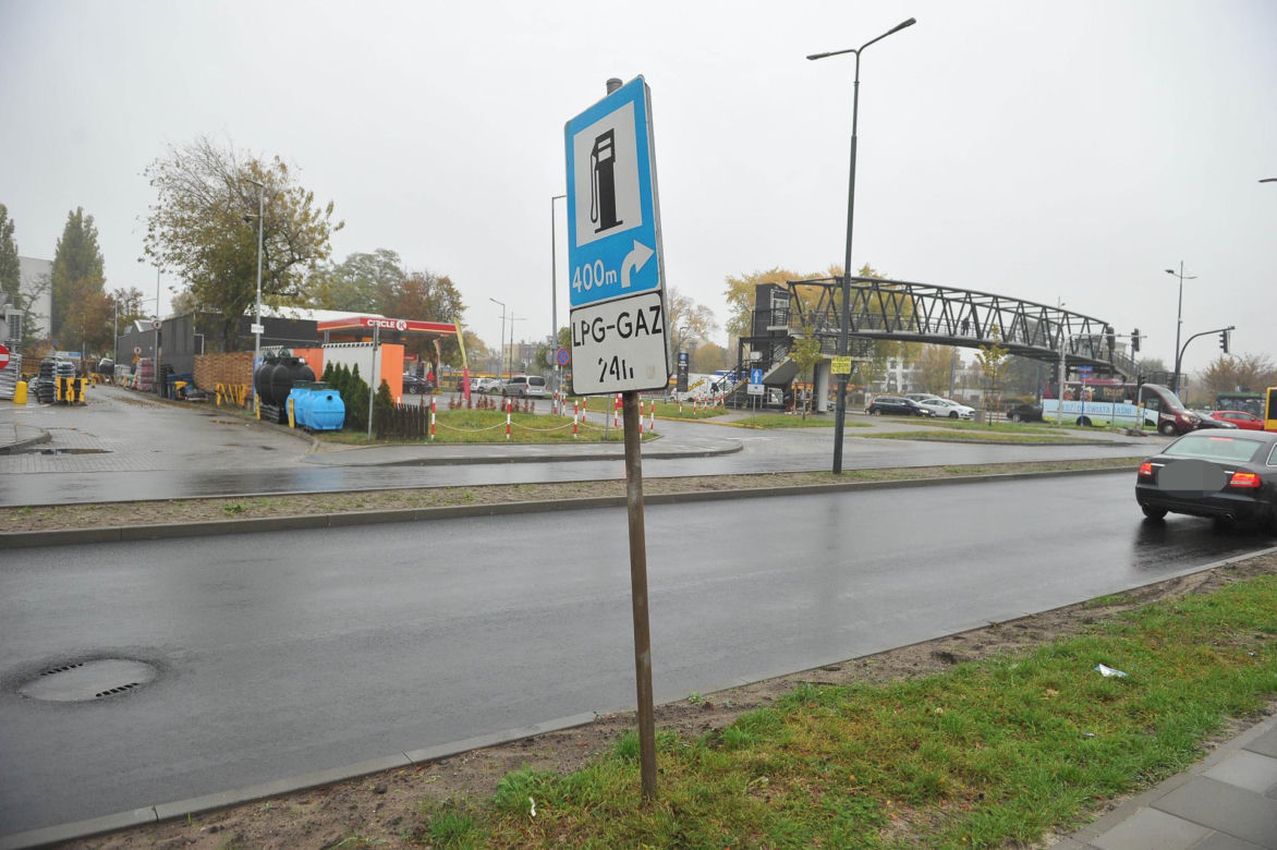  Stacja nie istnieje od 11 lat a znak wciąż stoi