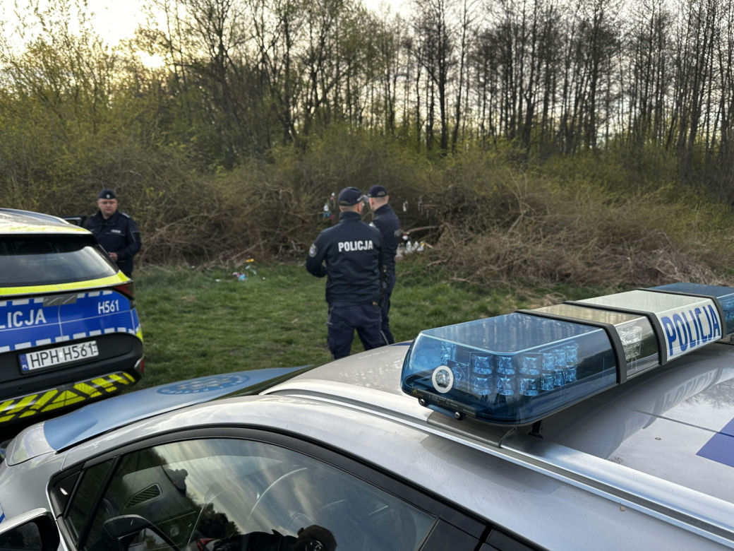 Rocznica tragedii zamieniła się w koszmar. Tajemniczy pakunek przerwał uroczystość