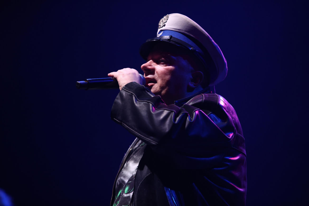 Koncert "Zadzwońcie po milicję" w katowickim Spodku
