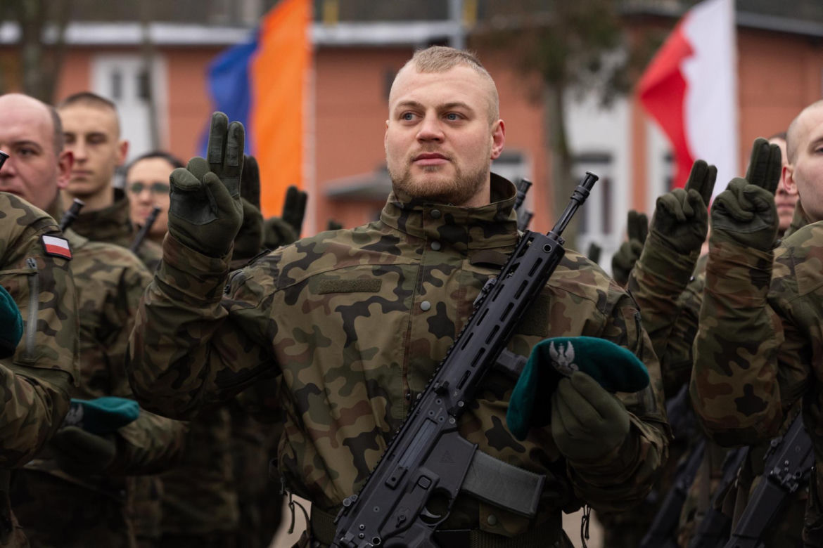 Karol Nawrocki pojawił się na przysiędze żołnierskiej kolegi z ringu