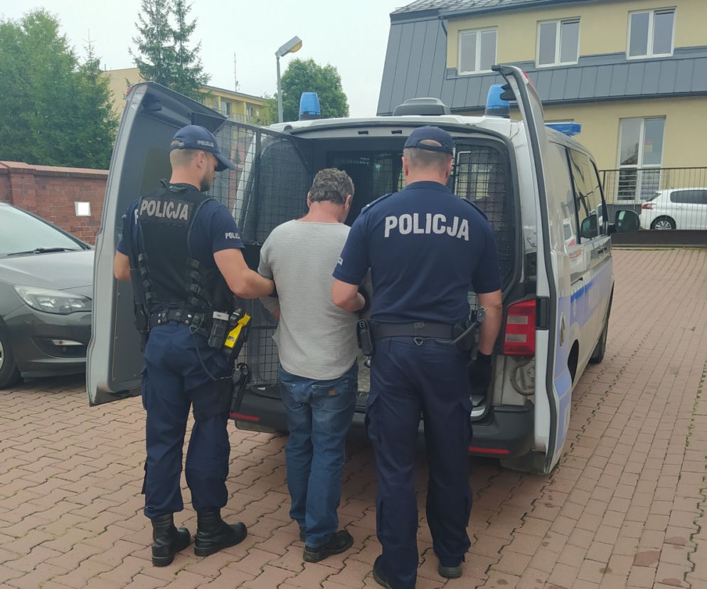 Humniska: Chciał podpalić dom, w którym były dwie osoby. 51-latek trafił w ręce policji