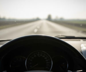 Pościg za pijanym kierowcą. Co funkcjonariusze odkryli w jego aucie?