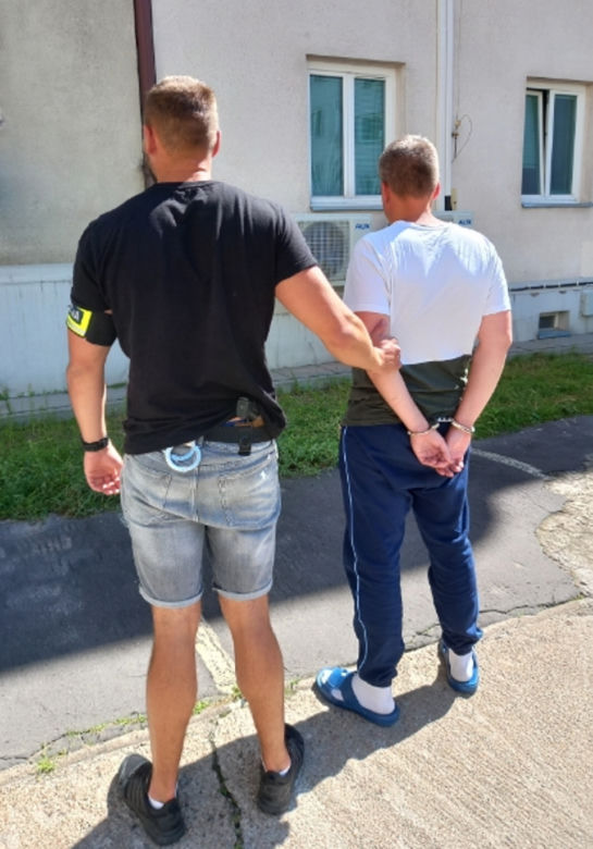 Zwłoki 39-latka leżały w krzakach. To 32-latek zatłukł o cegłą!