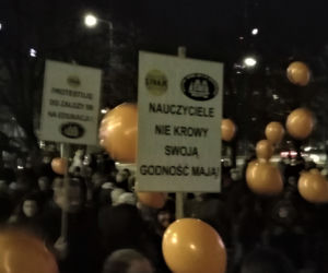 Manifestacja poparcia dla nauczycieli