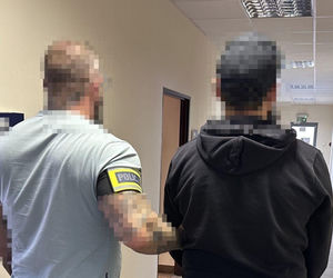 Były partner w areszcie. Próbował udusić kobietę i zniszczył auto