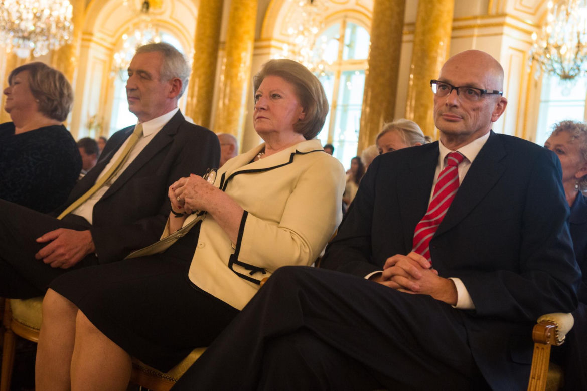 Była pierwszą kobietą na stanowisku premiera III RP. Już po roku złożyła dymisję