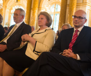 Była pierwszą kobietą na stanowisku premiera III RP. Już po roku złożyła dymisję