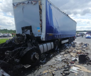 Wypadek na S8 pod Wyszkowem! Potężne zderzenie ciężarówek, busa i osobówki! Na miejscu śmigłowiec (ZDJĘCIA]