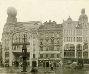 DH Feniks, Rynek 31-32
