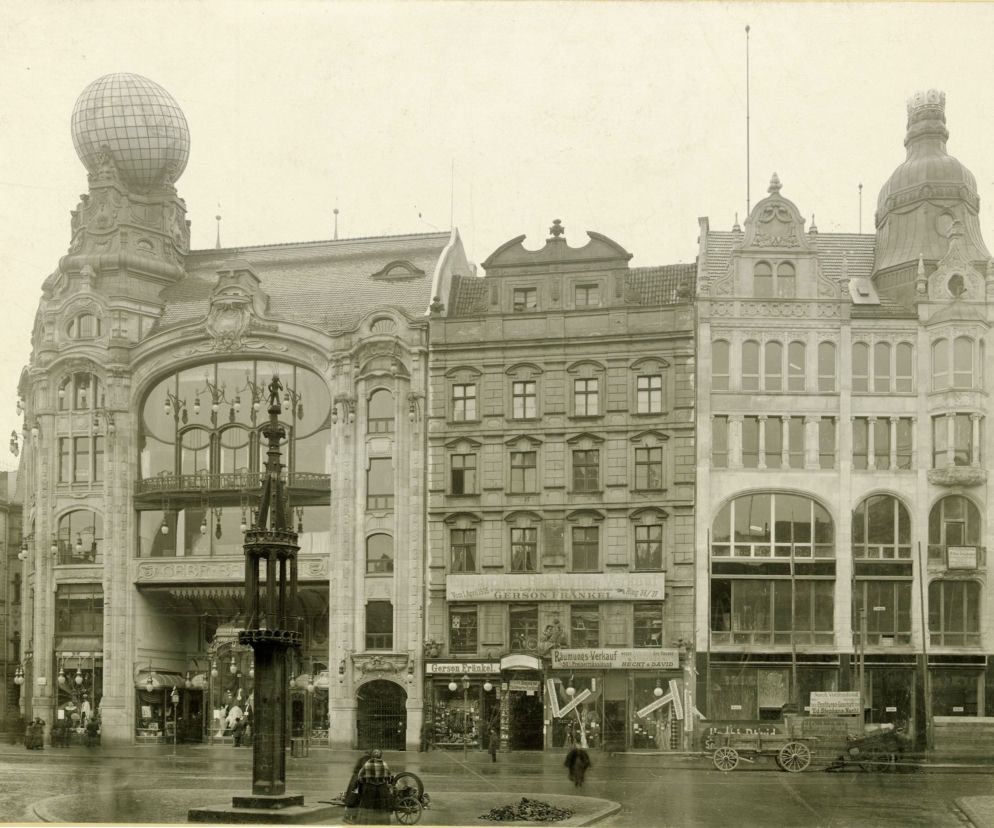 DH Feniks, Rynek 31-32