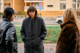 Na Wspólnej, odcinek 4151: Podejrzliwa Brygida śledzi Kluska i przyłapuje go z tajemniczą, starszą kobietą - ZDJĘCIA