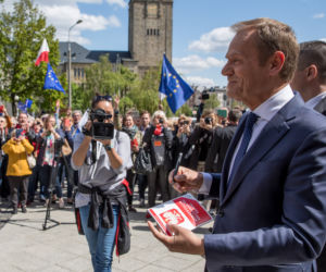 Tusk ruszył w Polskę