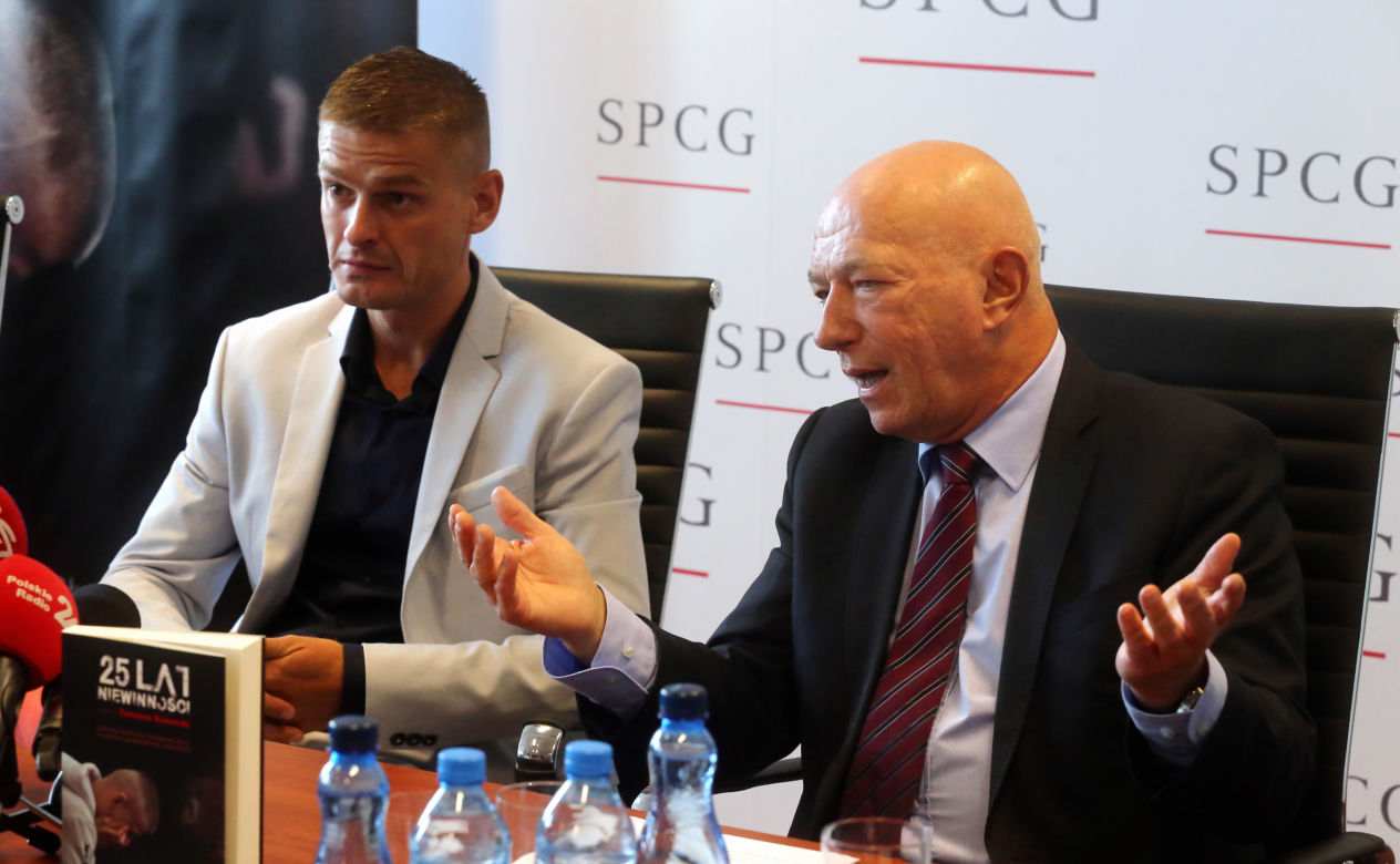Konferencja, Tomasz Komenda
