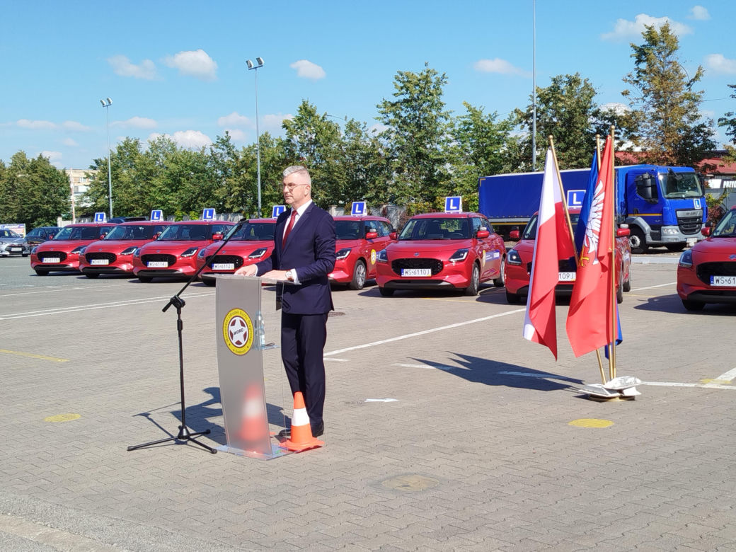 Siedlecki WORD wymienił starą flotę pojazdów egzaminacyjnych na nowe samochody marki Suzuki Swift