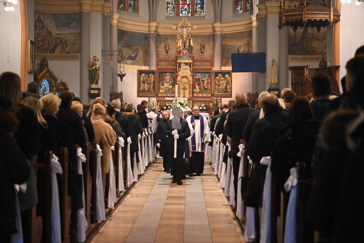 Pogrzeb Weroniki i Sebastiana. Ostatnia droga rodzeństwa